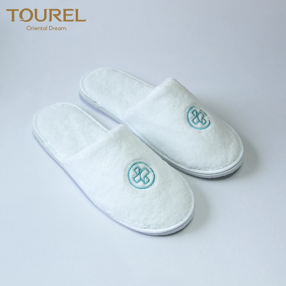 Hotel Amenities Hotel Room Disposable Slippers Eco-friendly Plush Material Unisex Closed Toe Wholesale Custom
