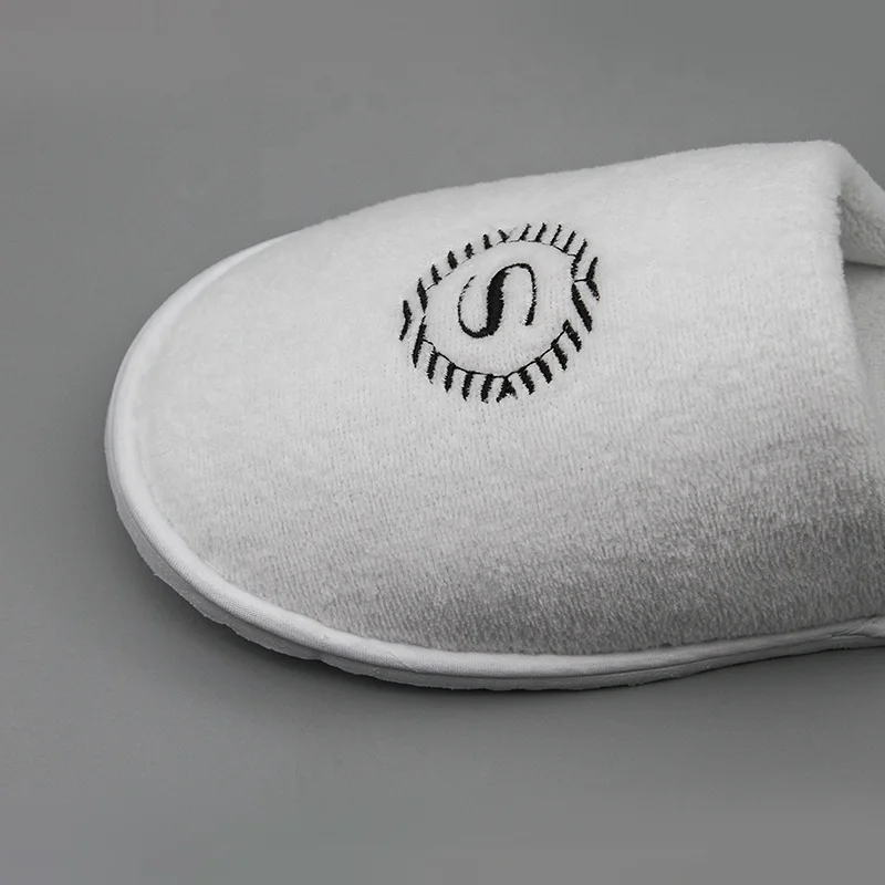 High Quality Close Toe Embroidered Logo Slippers Disposable For Hotel Branded Luxury Custom Hotel Slippers