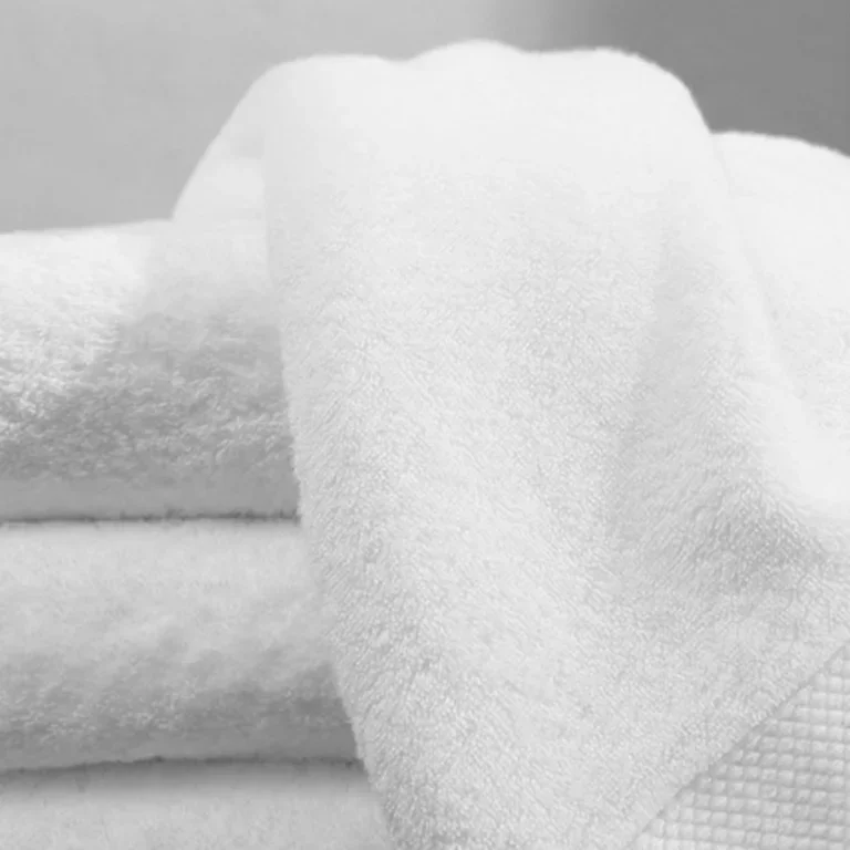 Hotel Quality White Bath Towels With Embroidered Logo Quick-dry Knitted Disposable Plain Style