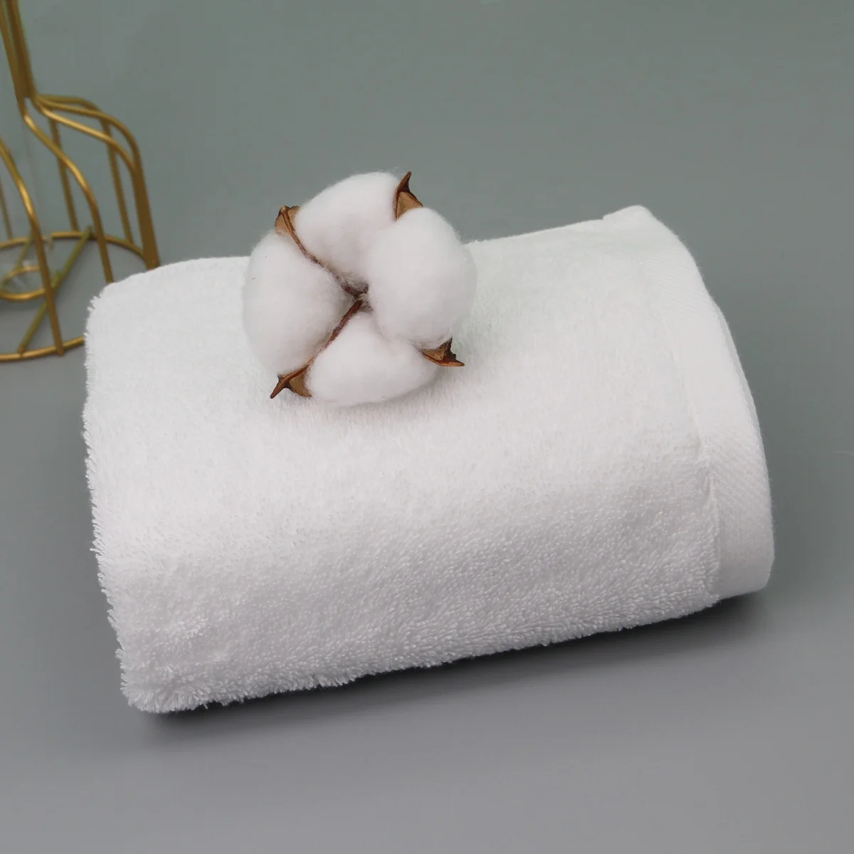 Luxury Budget Disposable 70*140cm Hotel Bath Towel Set Lightweight Knitted Serviette De Bain Compressed Feature