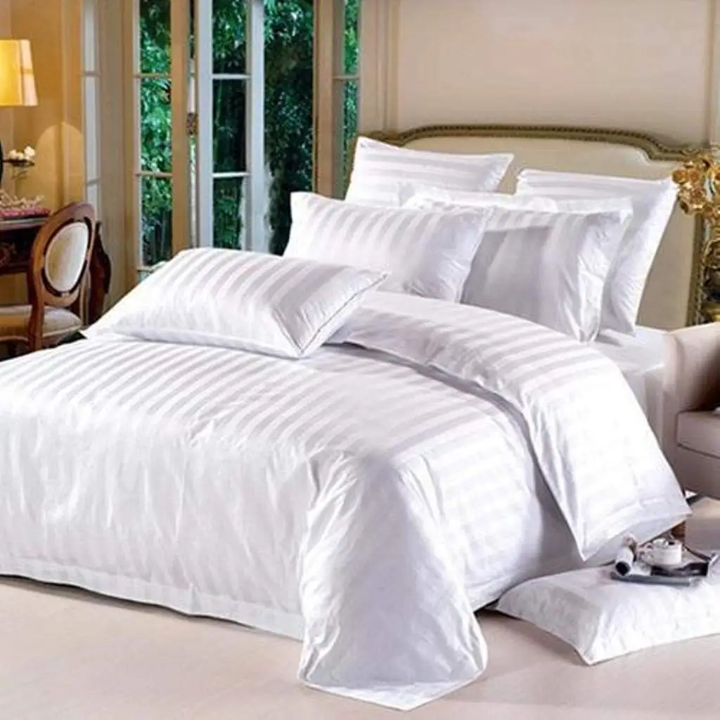 Parure de literie de luxe pour hôtel 5 étoiles 100 % coton T250 Logo personnalisé Draps plats blancs Taie d'oreiller Couette Logo personnalisé 4 pièces Uni