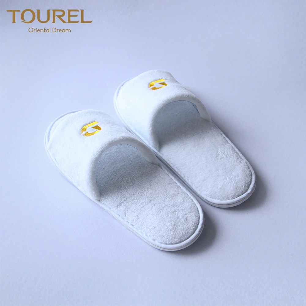 Luxury Eco-friendly Wedding Disposable Hotel Spa Slippers With Coral Fleece Velvet Portable Design And Embroidery Logo
